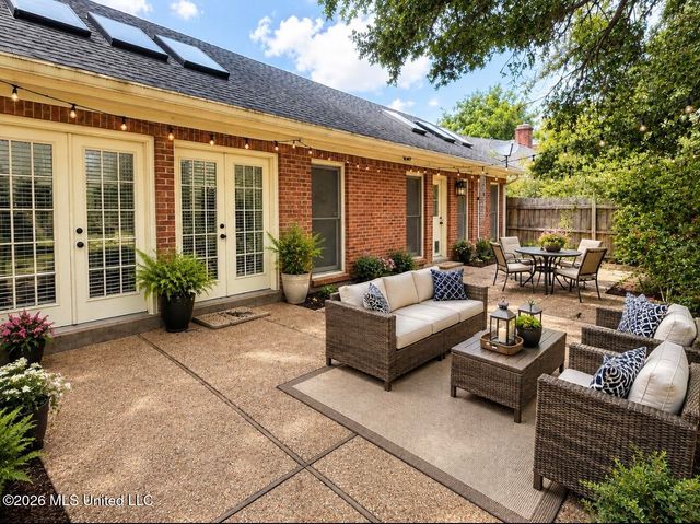 42 Robinwood Place, Jackson, MS 39211