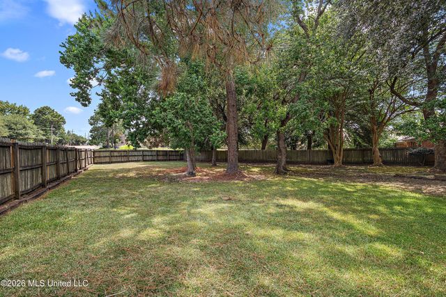 42 Robinwood Place, Jackson, MS 39211