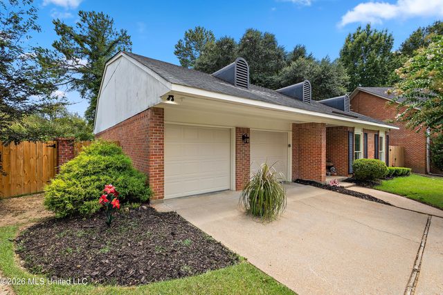42 Robinwood Place, Jackson, MS 39211