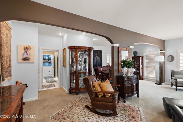 42 Robinwood Place, Jackson, MS 39211
