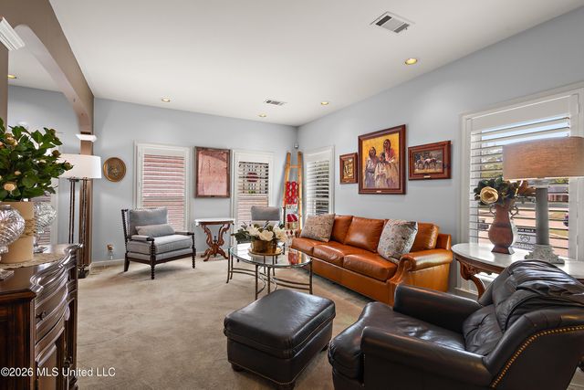 42 Robinwood Place, Jackson, MS 39211