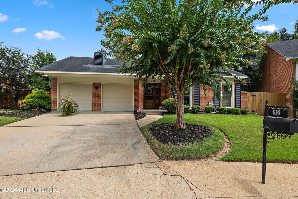 42 Robinwood Place, Jackson, MS 39211