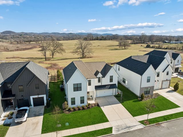 3311 Sassafras Ln, Thompsons Station, TN 37179