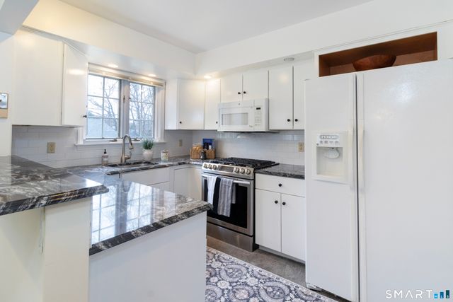 6 Ladshaw Drive 6, Madison, CT 06443