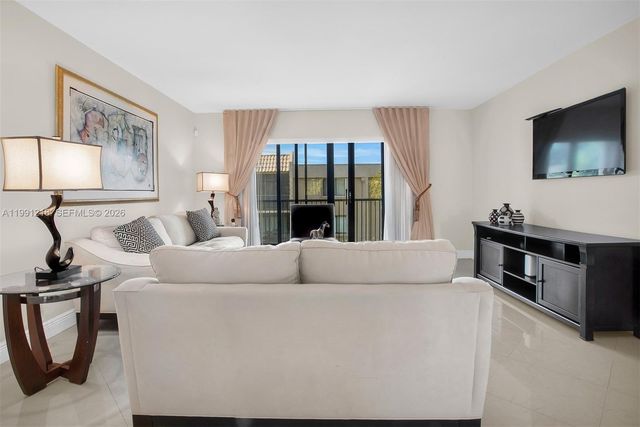 304 Racquet Club Rd 203, Weston, FL 33326