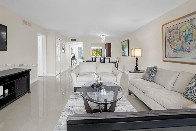 304 Racquet Club Rd 203, Weston, FL 33326