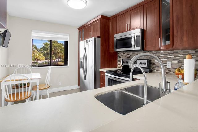 304 Racquet Club Rd 203, Weston, FL 33326