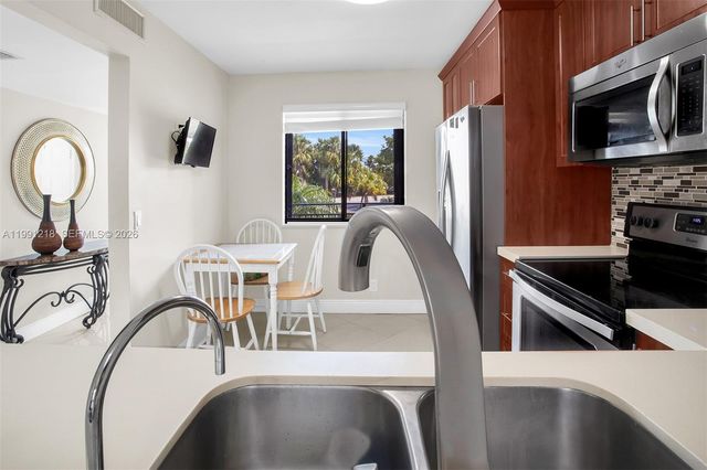 304 Racquet Club Rd 203, Weston, FL 33326