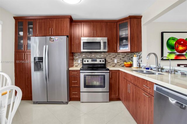 304 Racquet Club Rd 203, Weston, FL 33326