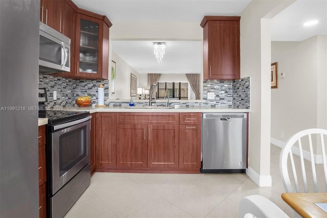 304 Racquet Club Rd 203, Weston, FL 33326