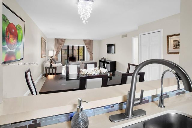 304 Racquet Club Rd 203, Weston, FL 33326