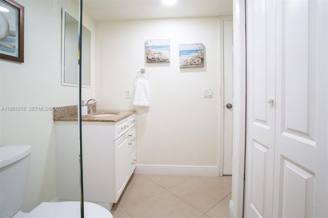 304 Racquet Club Rd 203, Weston, FL 33326