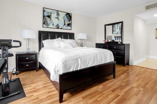 304 Racquet Club Rd 203, Weston, FL 33326