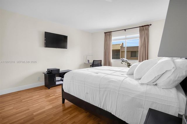 304 Racquet Club Rd 203, Weston, FL 33326