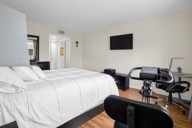 304 Racquet Club Rd 203, Weston, FL 33326