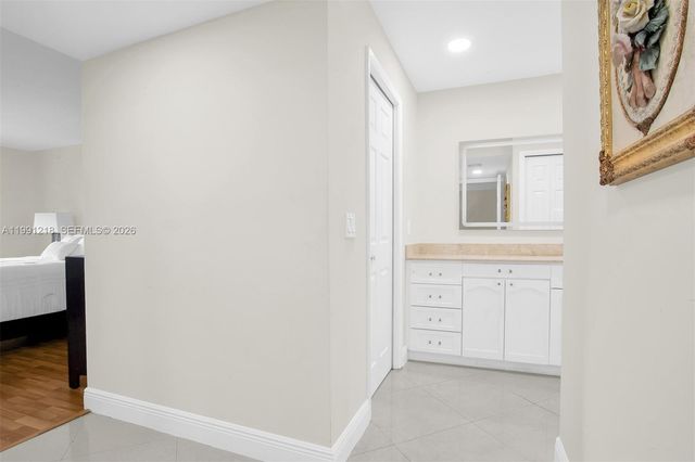 304 Racquet Club Rd 203, Weston, FL 33326