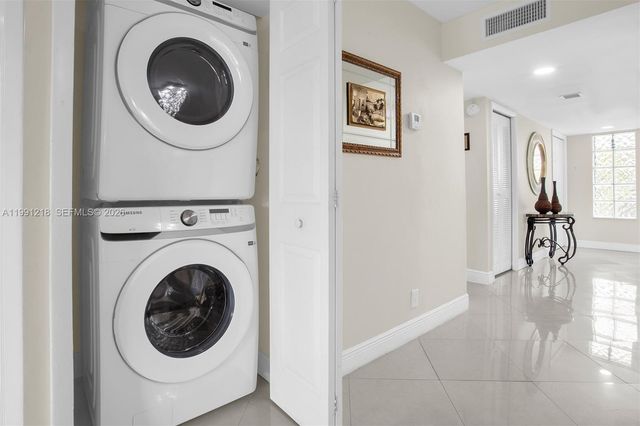 304 Racquet Club Rd 203, Weston, FL 33326