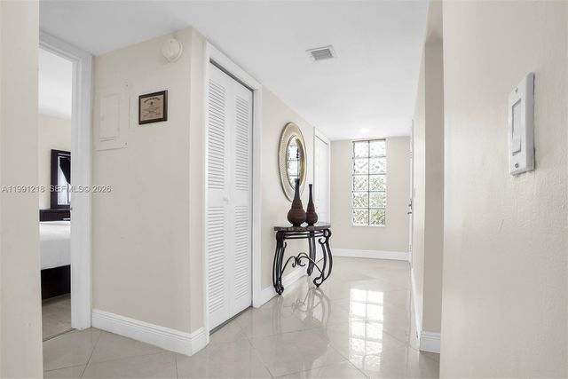 304 Racquet Club Rd 203, Weston, FL 33326