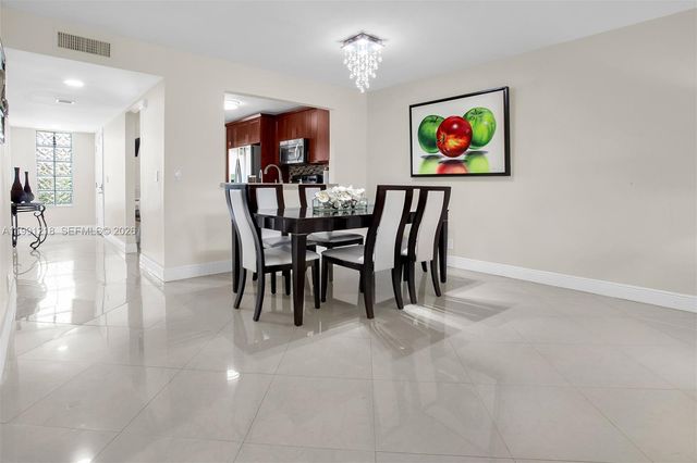 304 Racquet Club Rd 203, Weston, FL 33326