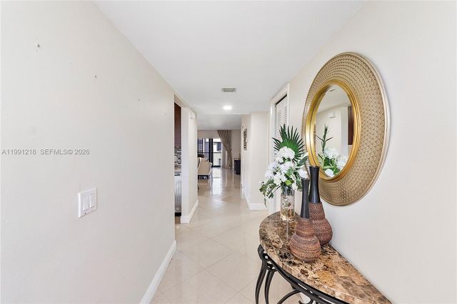 304 Racquet Club Rd 203, Weston, FL 33326