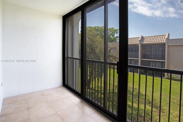 304 Racquet Club Rd 203, Weston, FL 33326