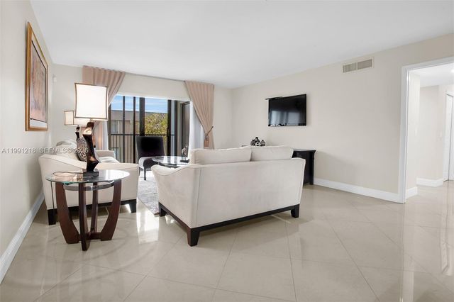 304 Racquet Club Rd 203, Weston, FL 33326