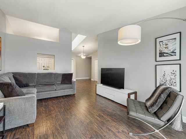 2063 N Park Drive 1, Saint Paul, MN 55119