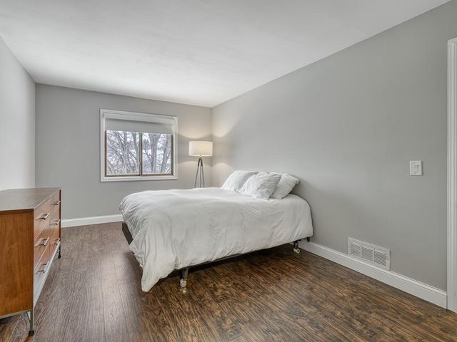 2063 N Park Drive 1, Saint Paul, MN 55119