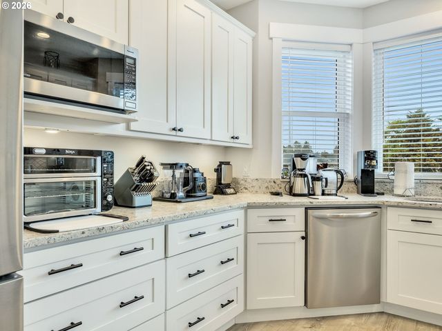 451 W KERSHUL Cir, Gearhart, OR 97138