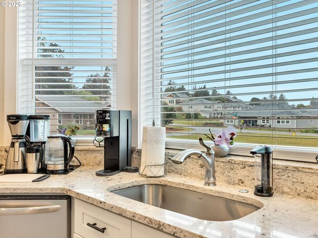 451 W KERSHUL Cir, Gearhart, OR 97138