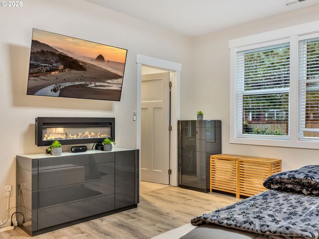 451 W KERSHUL Cir, Gearhart, OR 97138