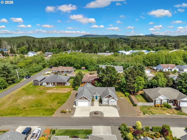 451 W KERSHUL Cir, Gearhart, OR 97138
