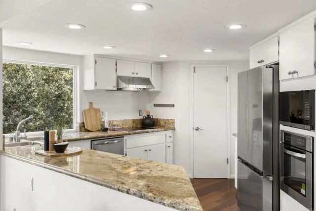 541 S Granados Avenue, Solana Beach, CA 92075