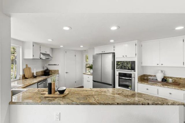 541 S Granados Avenue, Solana Beach, CA 92075