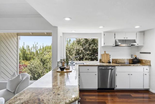 541 S Granados Avenue, Solana Beach, CA 92075