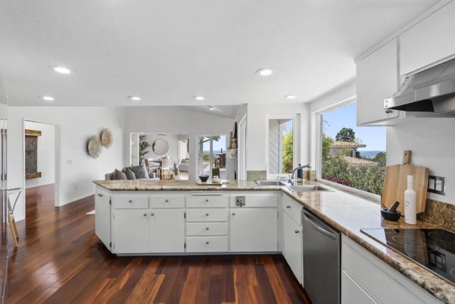 541 S Granados Avenue, Solana Beach, CA 92075