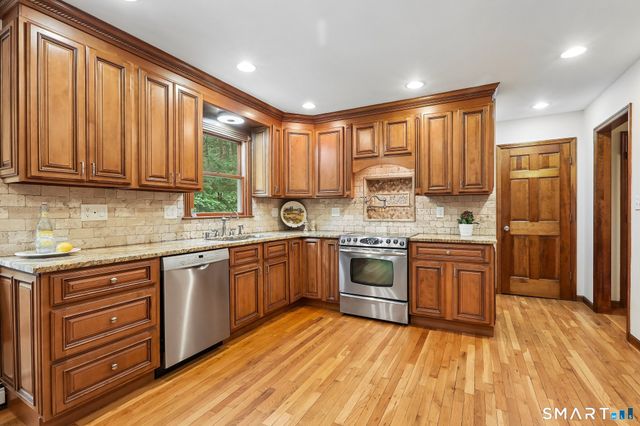41 Colonial Ridge Drive, New Milford, CT 06755