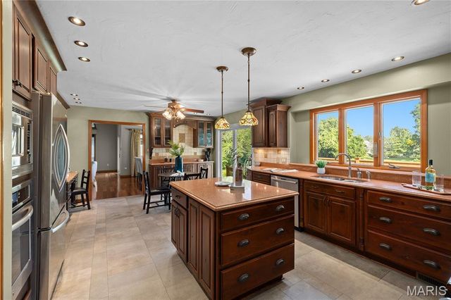 46 Matterhorn Drive, Glen Carbon, IL 62034