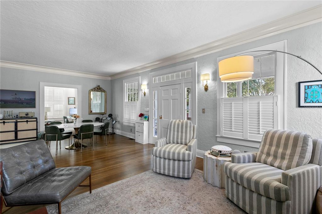 Image 11 of property listing at 802 S DELAWARE AVENUE, Tampa, FL 33606
