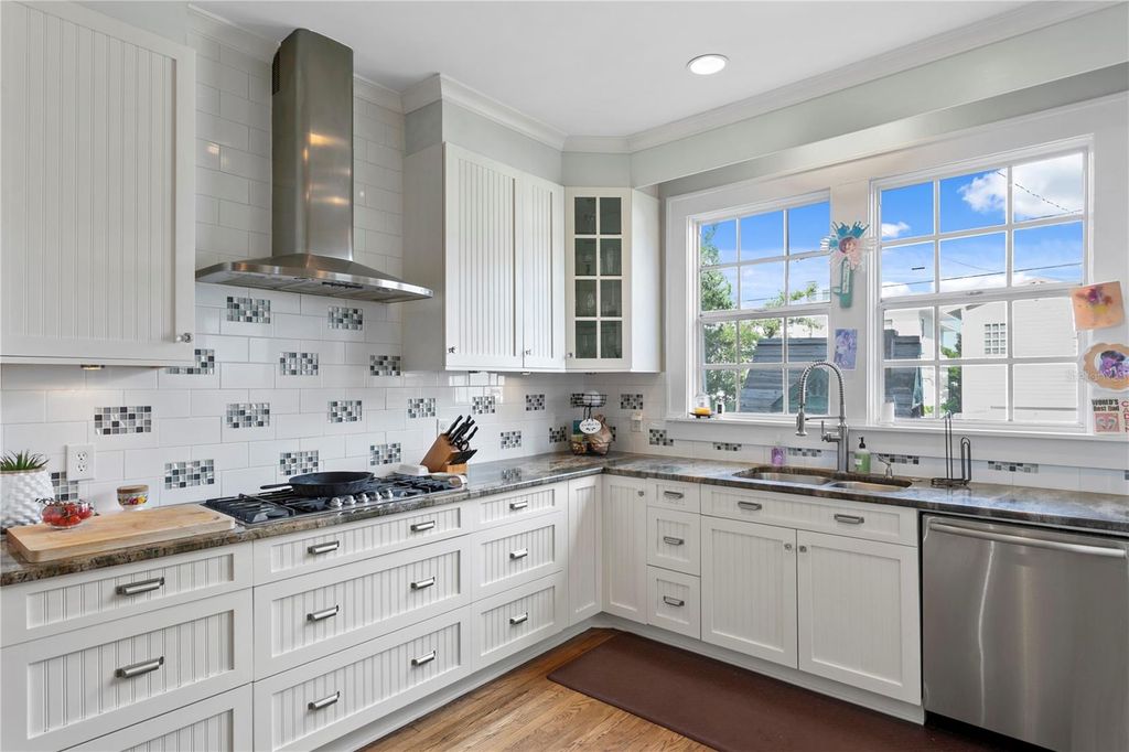 Image 23 of property listing at 802 S DELAWARE AVENUE, Tampa, FL 33606