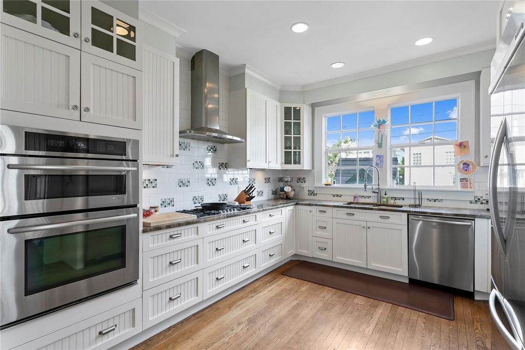 Image 25 of property listing at 802 S DELAWARE AVENUE, Tampa, FL 33606