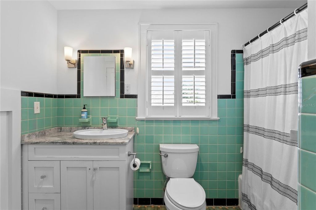 Image 36 of property listing at 802 S DELAWARE AVENUE, Tampa, FL 33606