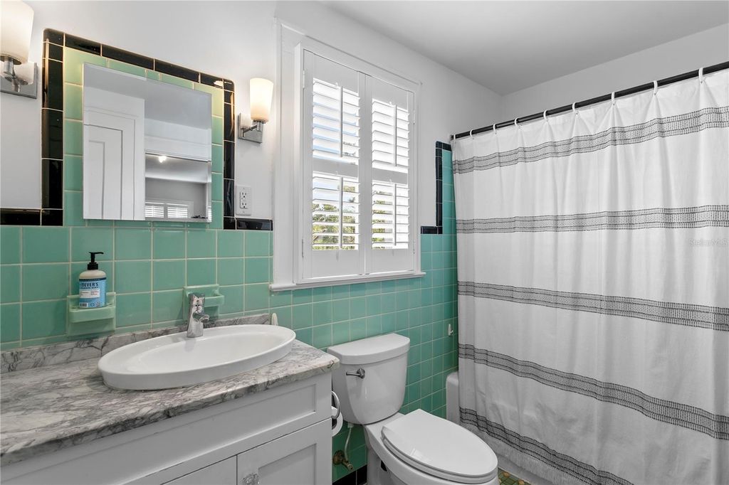 Image 37 of property listing at 802 S DELAWARE AVENUE, Tampa, FL 33606