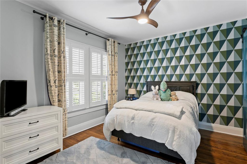 Image 38 of property listing at 802 S DELAWARE AVENUE, Tampa, FL 33606