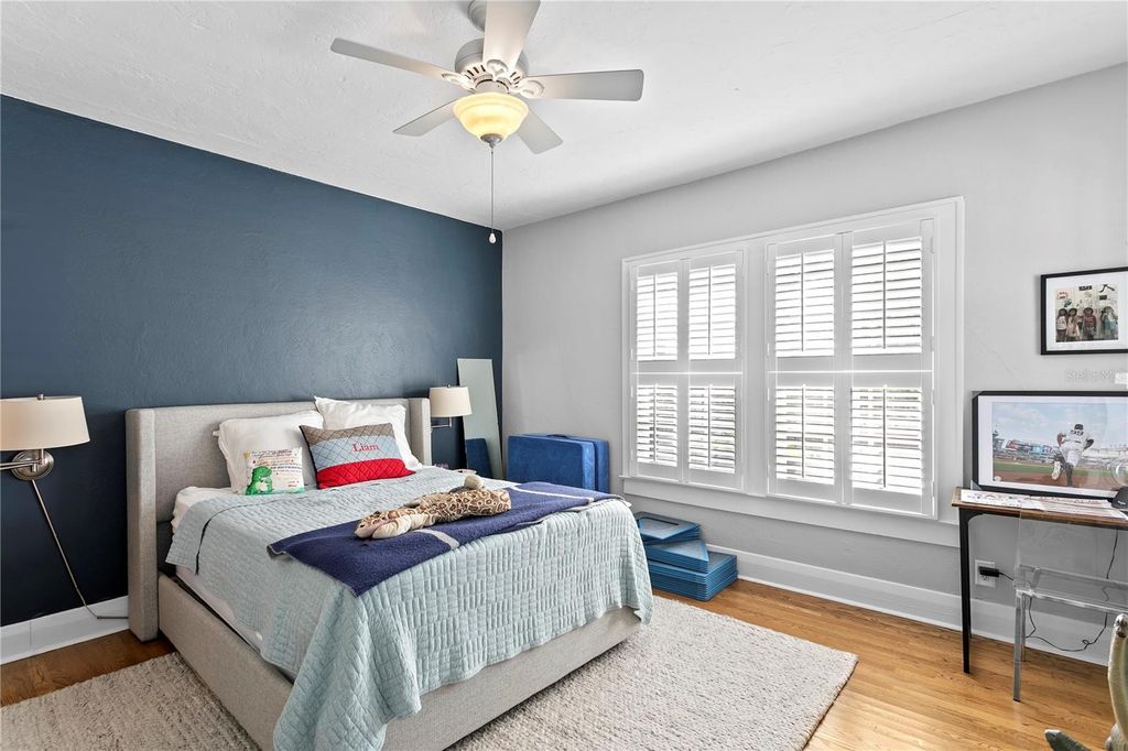 Image 42 of property listing at 802 S DELAWARE AVENUE, Tampa, FL 33606