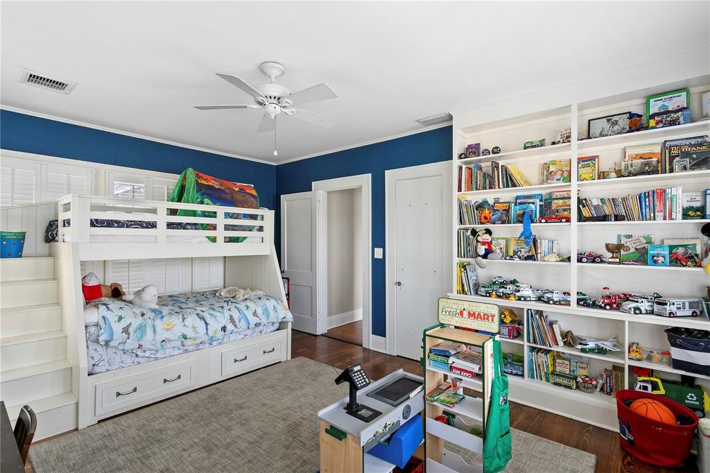 Image 45 of property listing at 802 S DELAWARE AVENUE, Tampa, FL 33606