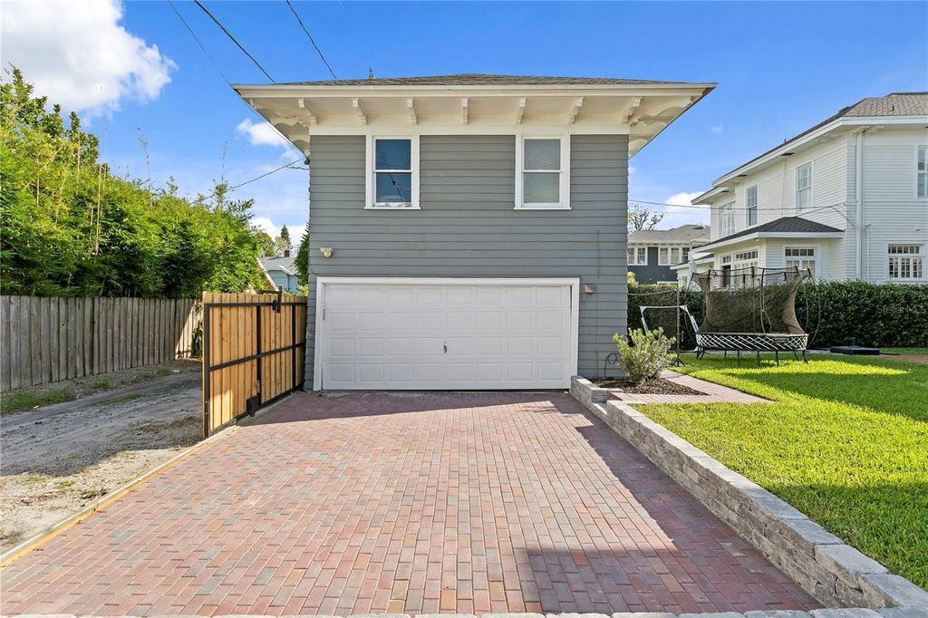 Image 46 of property listing at 802 S DELAWARE AVENUE, Tampa, FL 33606