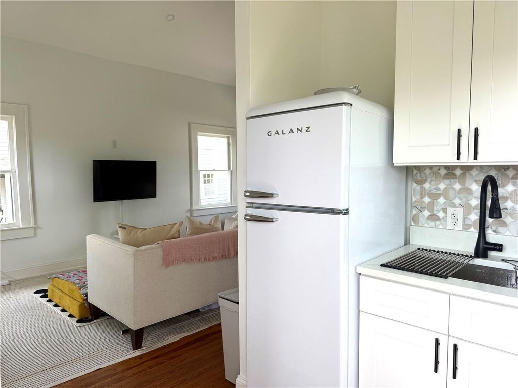 Image 56 of property listing at 802 S DELAWARE AVENUE, Tampa, FL 33606