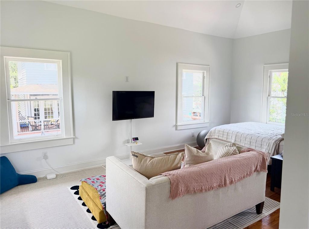 Image 58 of property listing at 802 S DELAWARE AVENUE, Tampa, FL 33606