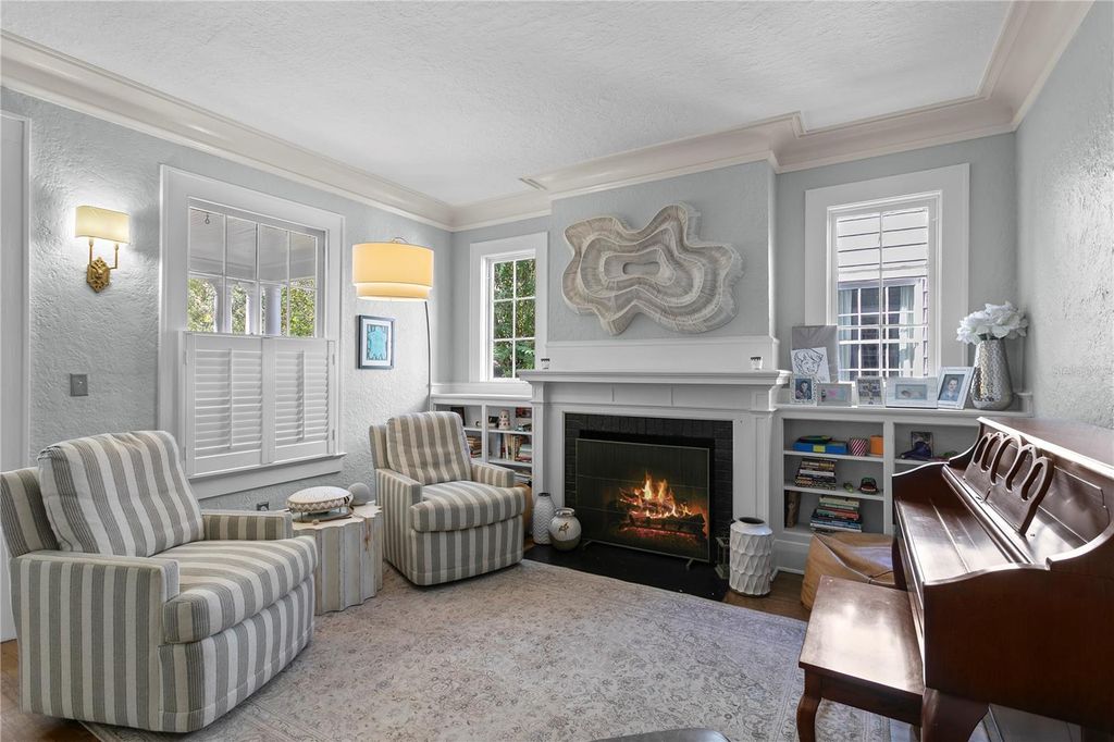 Image 10 of property listing at 802 S DELAWARE AVENUE, Tampa, FL 33606